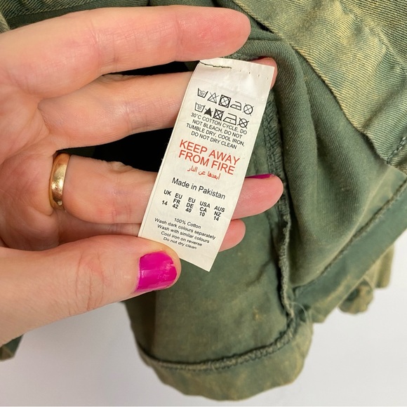 Pretty Little Thing Button Down Shirt Womens Size 10 Denim Acid Wash Army Green - Picture 4 of 7